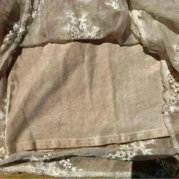 Soft surroundings cream tunic with underlay and floral detail size XS small - Picture 7 of 11